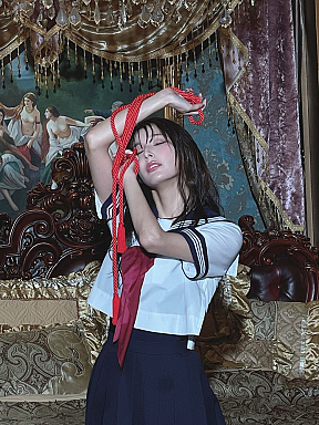 『彩川ひなの写真展　HINANO AYAKAWA 1st photo exhibition』