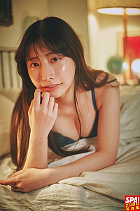 『SPA!デジタル写真集 鈴木優香「艶めく肉厚の葉」』より