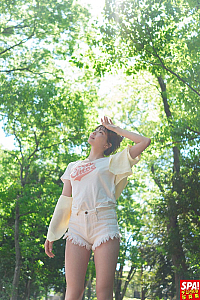 SPA!デジタル写真集 里仲菜月「魅惑の腰えくぼ」より