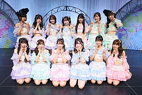 (2 列目:左より)中坂美祐、雲井紗菜、原優寧、大村杏、伊藤虹々美、鎌田菜月、桒原椿 (1 列目:左より)鈴木恋奈、太田彩夏、篠原京香、坂本真凛、伊藤実希、西井美桜