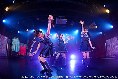 「Pop my Heart！」を披露するラフティア