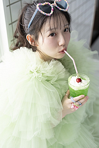 新居歩美1st写真集『あゆちひとくち』先行カット