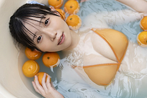 新居歩美1st写真集『あゆちひとくち』先行カット