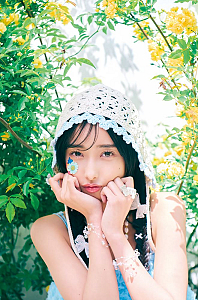 ファースト写真集『もももてぃーん。』（オデッセー出版）
