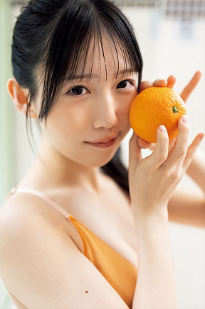 新居歩美1st写真集『あゆちひとくち』先行カット
