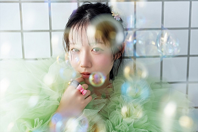 新居歩美1st写真集『あゆちひとくち』先行カット