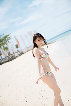 水瀬さらら1st写真集 『水色の温度』より