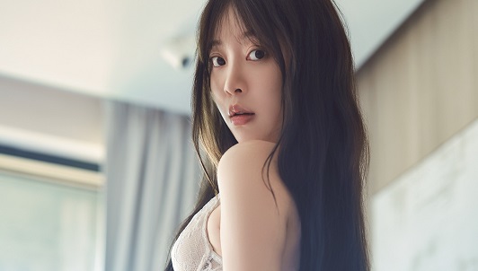 GirlsNews| 堀未央奈、美ヒップがまぶしい 6年ぶりの写真集より第3弾先行カットが公開 - GirlsNews