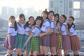 「ローファーズハイ!!」左から:梅原瑠菜、菊地樹美、紺谷美友、中島萌望、駒木根心捺、山川愛理、加藤子美月、唯藤絵舞、東郷姫奈